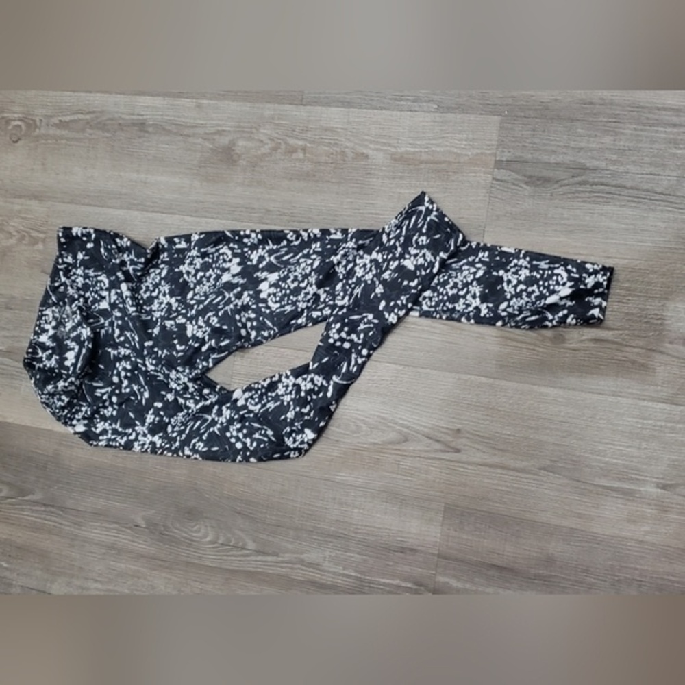 Workout leggings black and white print size XS